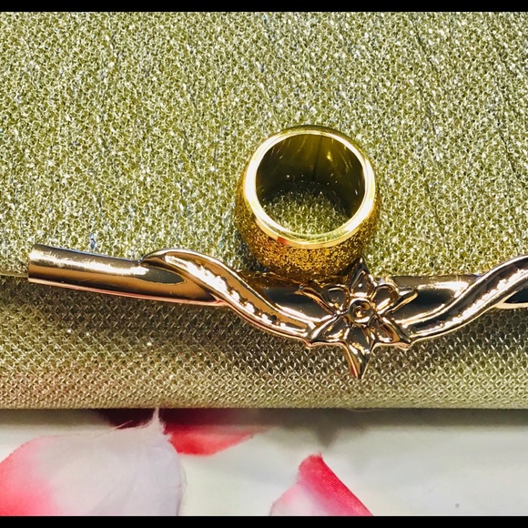 Big And Beautiful Gold Color Fashion ball  Ring Surrounded By Fashion Glitter - Picture 8 of 11